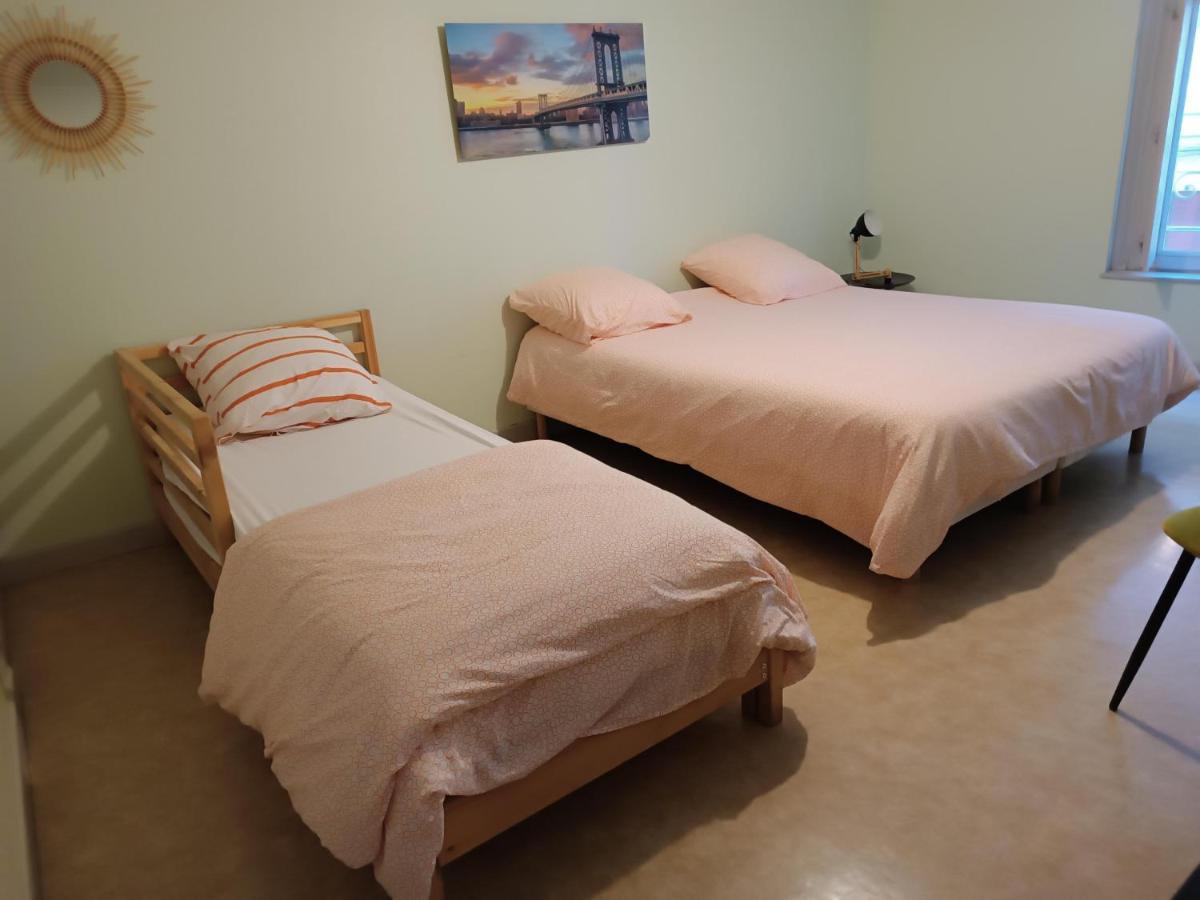 Cap Coutellerie - Sejours Pros Ou Familles En Hypercentre De Thiers Apartment ภายนอก รูปภาพ
