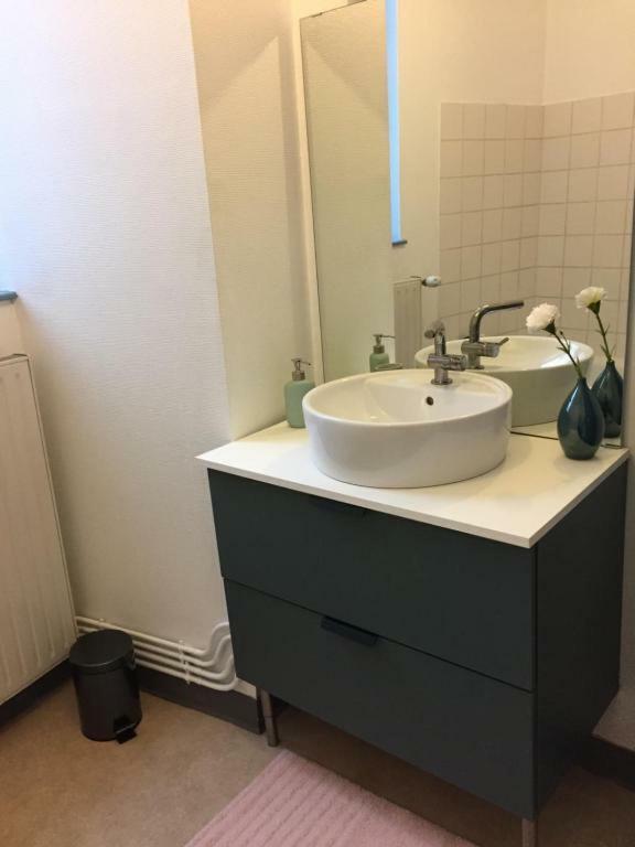 Cap Coutellerie - Sejours Pros Ou Familles En Hypercentre De Thiers Apartment ภายนอก รูปภาพ