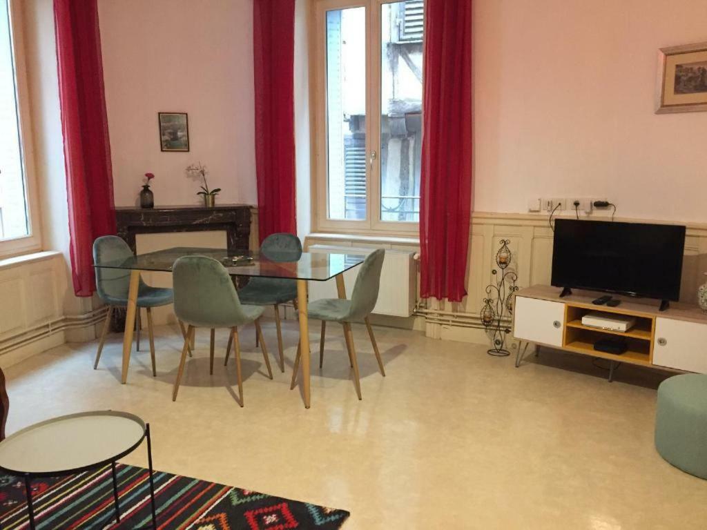 Cap Coutellerie - Sejours Pros Ou Familles En Hypercentre De Thiers Apartment ภายนอก รูปภาพ